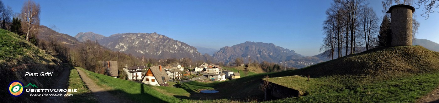 07 Panorama su Reggetto col sovrastante roccolo circolare.jpg